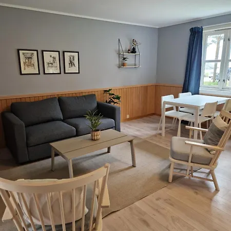 Rett Ved Stranden * ماندال